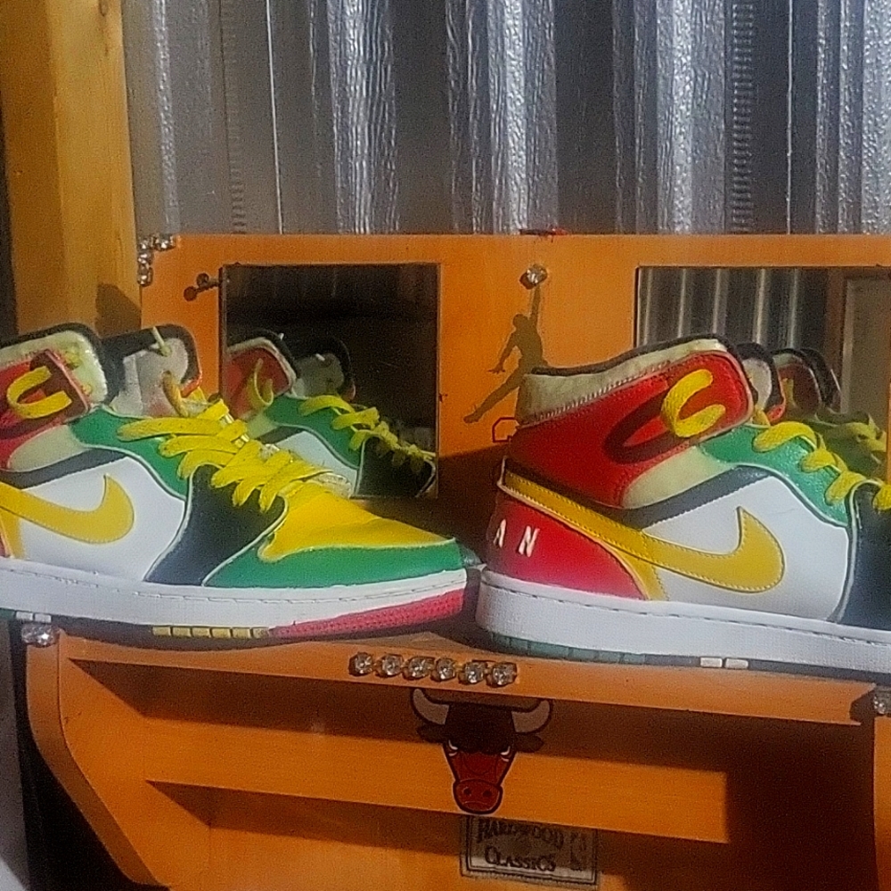 Jordan 1 RaRe Glow n the Dark (custom)